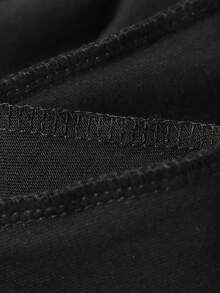 90s Music Pattern T-Shirt, Crew Neck Short Sleeve Casual Knitted Top, "RAISED ON 90'S R & B" "RAISED ON 90'S R & B" Text Print Pattern T-Shirt, Album Cover Collage |   Music Pattern T-Shirt |   Soft Textured Cotton T-Shirt - màu đen - Xem 3