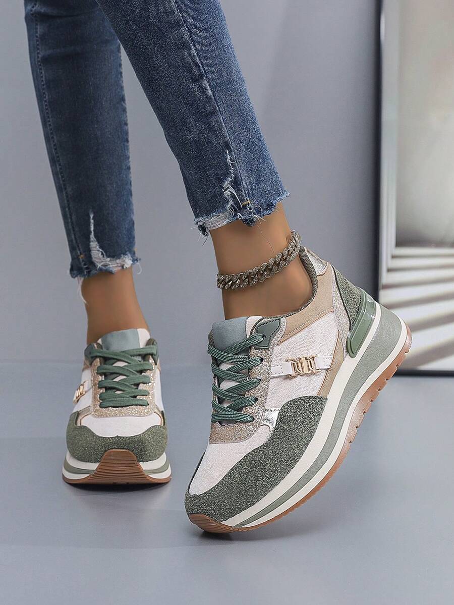 Chaussures de sport extérieur pour femmes, chaussures de course à lacets en maille respirante. Convient pour le mariage, le bureau, le port casual en toutes saisons. Disponible en rose, kaki, noir, gris argent
