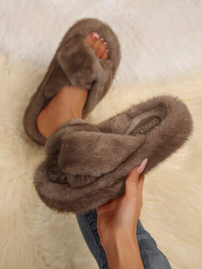 秋冬女士拖鞋，休闲家居服，防滑，防臭，厚底，温暖，时尚户外服，柔软舒适，防滑，少女仿皮草拖鞋