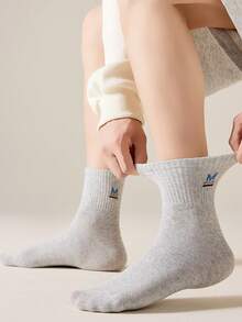 1/5 Pairs Of Women's Mid-Tube Letter M Mid-Tube Socks For Couples, Sports Fashion, High Elasticity, Not Tight Socks, Can Be Worn At Any Time, Comfortable Socks That Do Not Interfere With The Feet, Simple, Versatile And Breathable Socks