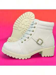 Women's Ankle Boots With Buckle Detail And Modern Tractor Sole. Fall-Winter 2025. WOMEN'S ANKLE BOOT WITH NO HEEL - 米色 - 查看 2