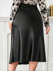 Plus - Size Women's Black Satin Midi Skirt For Autumn And Winter: Pair It With Our Floral Long - Sleeve Chiffon Top, Exuding Elegance And Warmth, Perfect For Office, Parties And Casual Occasions