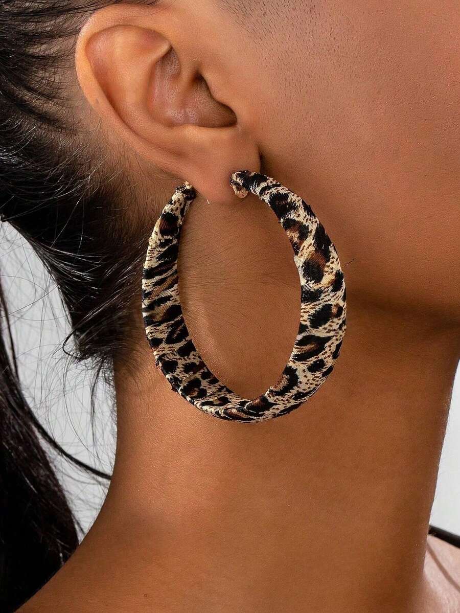 Pendientes grandes de moda de otoño/invierno con estampado de leopardo sexy para mujeres, aro de metal envuelto con tela con estampado de leopardo, adecuado para fiestas y uso diario - pendientes con estampado de leopardo - Ver 1