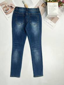 女士休闲修身低腰口袋纽扣牛仔七分裤，适合通勤和日常穿着，秋季 - 深色水洗藍 - 查看 9