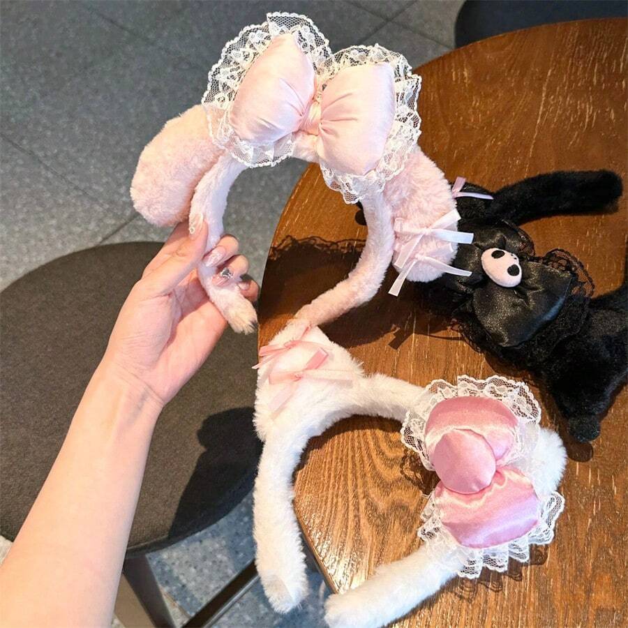 Sanrio Serre-tête doux et Sanrio Kuromi My Melody, serre-tête en peluche d'anime mignon de style princesse avec accessoires. Fournitures pour dortoir et salle de bain, idéal pour les cadeaux d'anniversaire, Halloween, Noël. Accessoires pour cheveux.