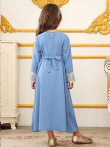 少女浅蓝色金色刺绣蕾丝边长袍，斋月传统文化服饰，刺绣长袍 - 藍色 - 查看 2