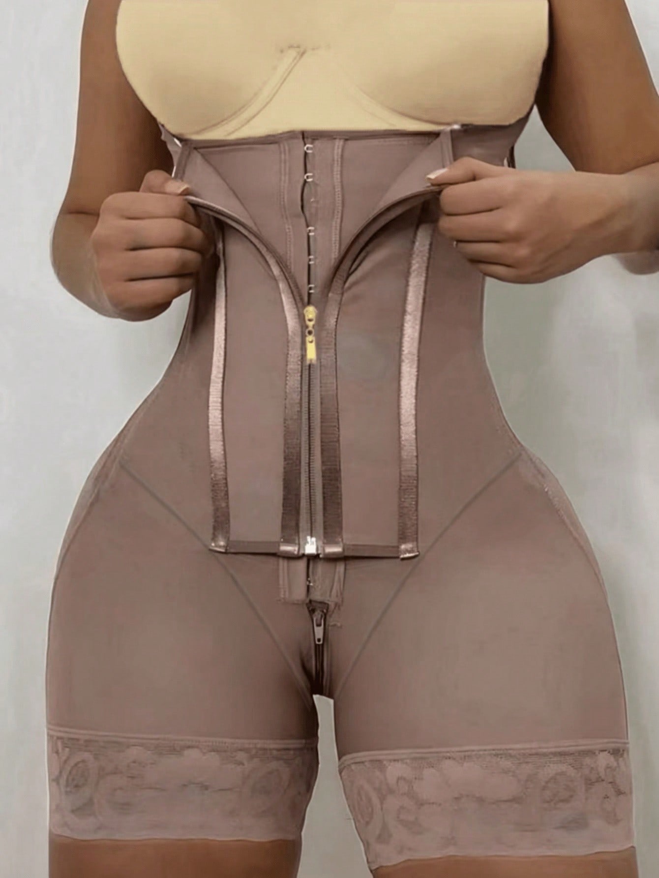 1 قطعة من شورت التشكيل العالي الخصر الكولومبي، بوت...