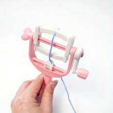 粉色迷你流苏制作器，手持式绒球编织工具，流苏制作机，适用于DIY珠宝和家居装饰，易于使用