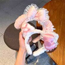 Sanrio Serre-tête doux et Sanrio Kuromi My Melody, serre-tête en peluche d'anime mignon de style princesse avec accessoires. Fournitures pour dortoir et salle de bain, idéal pour les cadeaux d'anniversaire, Halloween, Noël. Accessoires pour cheveux.