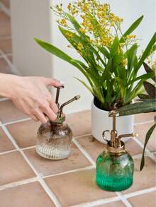 1 pieza de regadera de vidrio de color degradado, capacidad de 7.78 onzas, botella rociadora vintage con bomba superior, rociador de niebla fina para flores de jardín, regadera de doble uso europeo para interiores y exteriores, rociador manual con función de altura ajustable, adecuado para jardinería de verano, terrazas, balcones y decoración del hogar | Especialmente adecuado para suculentas, hierbas y plantas de interior.