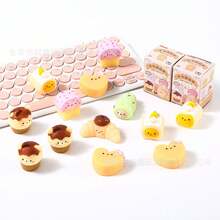 1个最新潮流儿童玩具盲盒挤压软胶玩具，儿童减压礼物，软胶小玩具，颜色和款式随机 - 完美礼物，生日礼物，理想礼物，惊喜礼物，节日礼物，季节性礼物，万圣节礼物，圣诞节礼物，游戏爱好者精致礼物，复活节礼物 - 彩色 - 查看 4