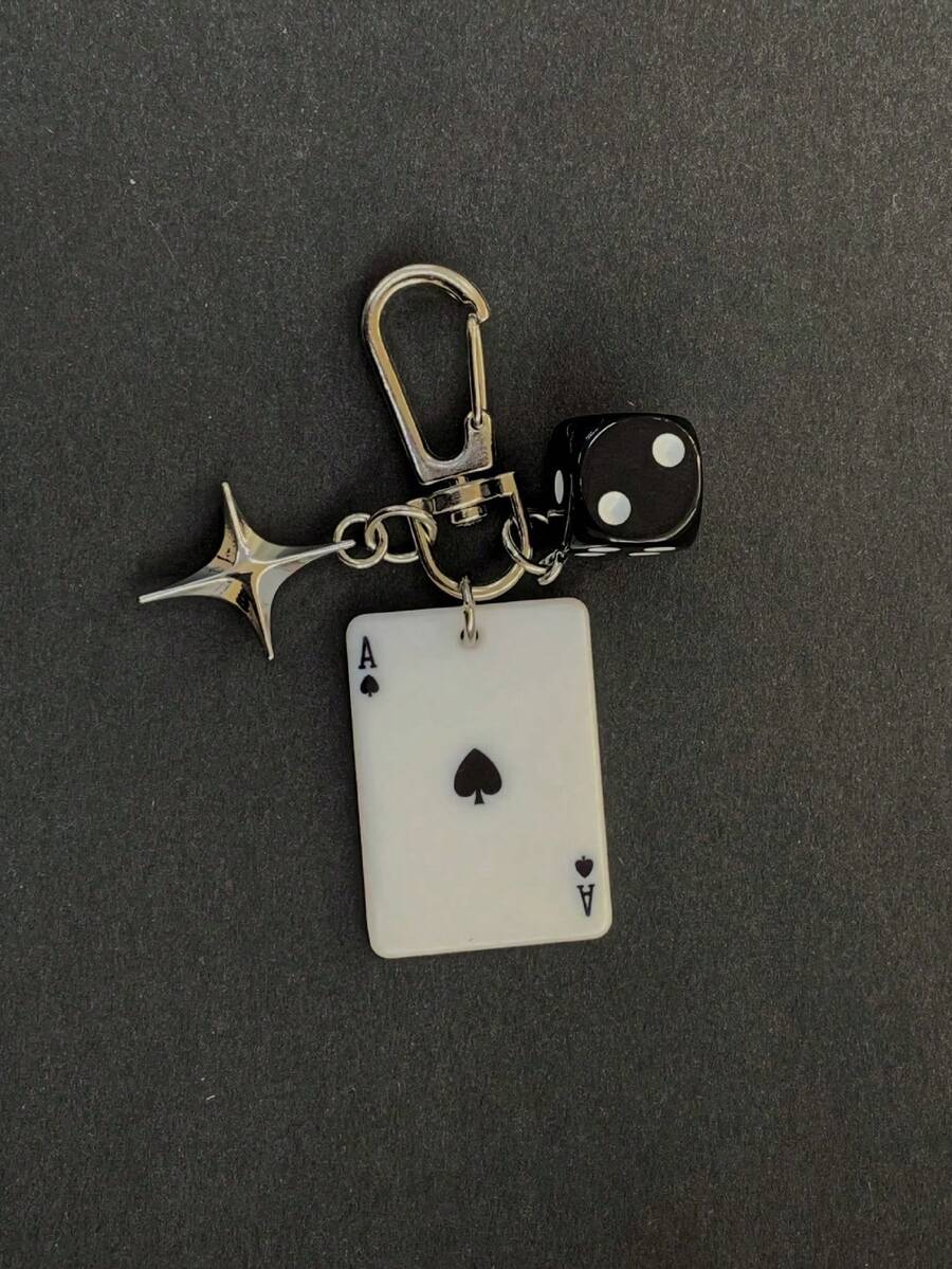 1个新款创意卡通骰子钥匙扣，亚克力扑克牌吊坠，男女通用时尚个性化包包挂饰，骰子吊坠，扑克牌吊坠，星星吊坠，适合活泼的男孩女孩，可用作包包配饰，适合作为送给家人、朋友、同学、情侣、生日礼物、老师的礼物或纪念品，非常适合装饰包包或钥匙。