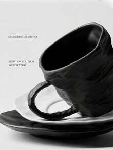 1 Set Ceașcă de cafea și farfurioară de înaltă calitate cu design plisat, Cană ceramică creativă, Ceașcă de cafea și farfurioară de nișă rafinată, Model european de piatră, Cană ceramică de uz casnic, Ceașcă ceramică luxoasă alb-negru, De înaltă calitate, Potrivită pentru birou, restaurant, cafenea, sufragerie, acasă, Poate fi oferită și ca dar de sărbători prietenilor sau familiei, Cadou de Crăciun