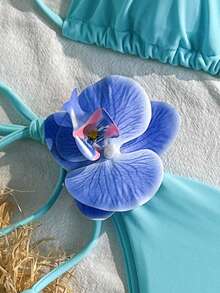 Conjunto de Maiô Bikini com Amarração Lateral Decorado com Flor 3D Azul Bebê, Cor Sólida Sexy para Praia no Verão