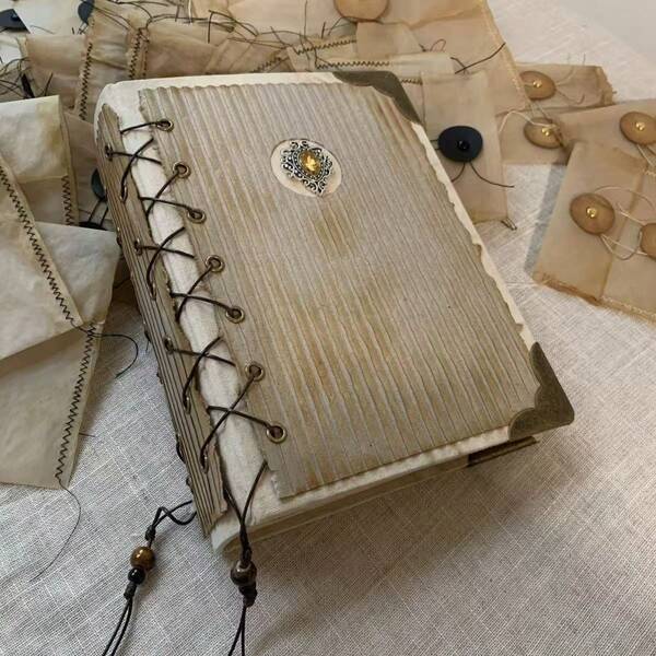 Handgefertigtes Schafsleder-Papier Vintage Notizbuch, Original handgefertigtes Vintage Notizbuch mit Bindeelementen, Originaldesign, Handarbeit, geeignet zum Sammeln persönlicher Vintage Notizbücher, Vintage Notizbuch