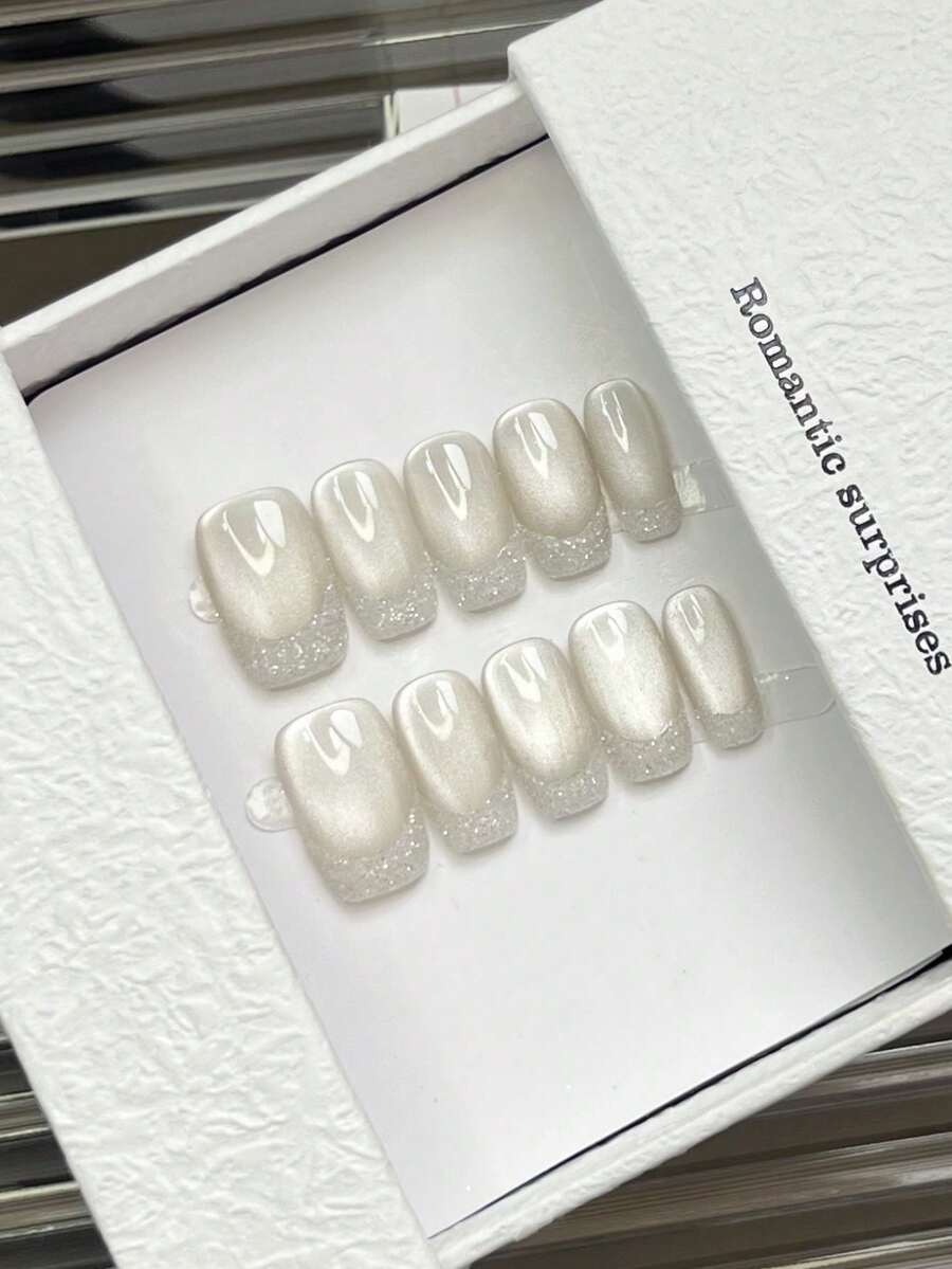 10 pezzi di unghie quadrate fatte a mano, unghie finte corte e semplici, bianche ghiacciate con effetto occhio di gatto luccicante, unghie con punte francesi glitterate, unghie di colore solido con copertura completa, unghie finte minimaliste ed eleganti di lusso, realizzate a mano, adatte per l'autunno, unghie finte carine e versatili per fai-da-te, feste, uso quotidiano e appuntamenti, adatte per spiagge e vacanze tropicali, riutilizzabili, per donne e ragazze come regalo e forniture per unghie