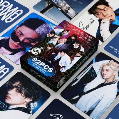 92 delar KPOP (SKZ)<Karma> fotokort och klistermärken, HD LOMO-stjärnkort och "5-stjärnig" albumsamling, Bang Cha NLee Know Changbin Fe Lix Seung Min I.N samlarobjekt för fans, popmusiktillbehör, födelsedags- och högtidspresent till fans