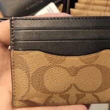 Coach COACH 10, Marchio logo, Porta carte con più scomparti, Porta carte di stile classico con fantasia bicolore, Colore sabbia giallo con taupe/fantasia classica