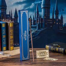 Warner Bros Bacchetta magica di Harry Potter - Bacchette dei personaggi del film ufficialmente autorizzate, realizzate in resina con anima in metallo incorporata per maggiore durabilità e resistenza alla rottura [Garanzia di autenticità] - Bacchetta di Lucius Malfoy, bacchetta di Hermione Granger. Perfetta per feste, esibizioni, cosplay, collezioni e regali