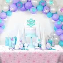 1 Stück blaue weiße Plastik Schneeflocken Tischdecke (54x108 Zoll) Frozen Geburtstag Winter Wonderland Dekorationen Einweg Tischdecke für Weihnachten, Neujahr, Party Zubehör und Dekoration