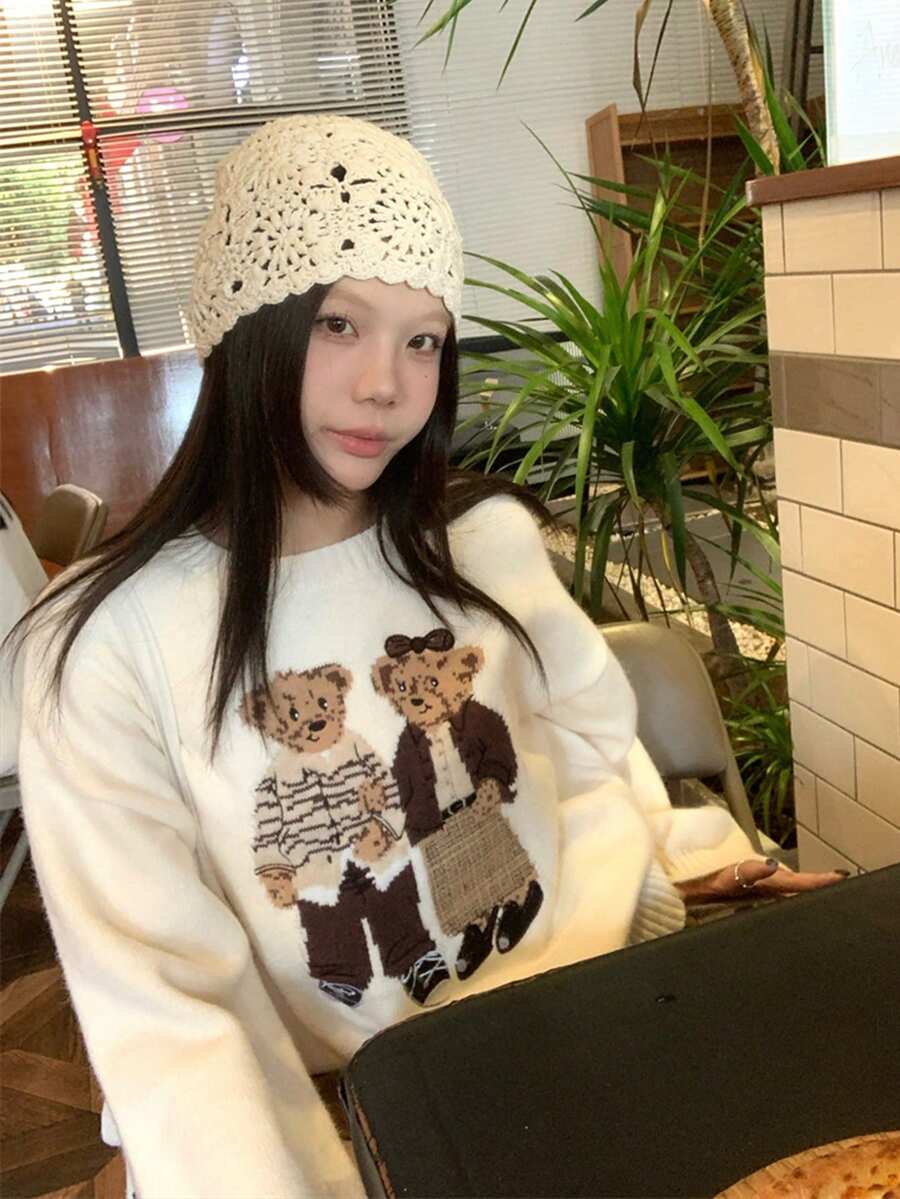 女式复古卡通熊提花圆领落肩长袖毛衣,秋季 - 杏色 - 查看 1