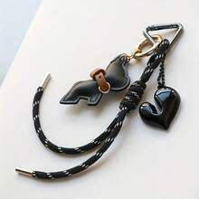 1个时尚心形法国斗牛犬钥匙扣，编织绳吊坠，宠物狗钥匙链，复古动物狗吊坠包饰，三角形弹簧扣，完美的狗狗配饰，可用于汽车钥匙、包包、衣服和背包，是节日、圣诞节、教师节的理想礼物。 - 彩色 - 查看 6