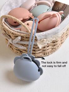 1个定制硅胶奶嘴收纳盒，卡通狮子奶嘴架带挂绳，便携式防丢奶嘴盒，适合婴儿派对、家庭装饰、冬日礼物、返校季礼物、男女宝宝情人节等场合。多功能、装饰性强、字母图案精致时尚、柔软舒适、色彩缤纷、可爱独特、可定制、可定制、可定制字母图案、时尚现代、色彩缤纷、可爱休闲、可定制、个性化、独特、可定制、送给他的理想礼物、送给她的理想礼物、返校季时尚 - 彩色 - 查看 3