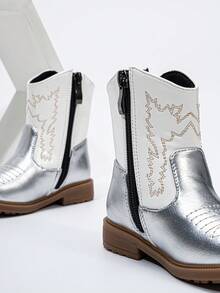 Giày bốt thêu họa tiết mùa thu/đông, giày bốt trẻ em đế bằng kiểu miền Tây mới, ấm áp, thoải mái, chống mài mòn, đa năng, giày bốt cổ thấp thời trang tối giản có khóa kéo bên hông - Bạc - Xem 4