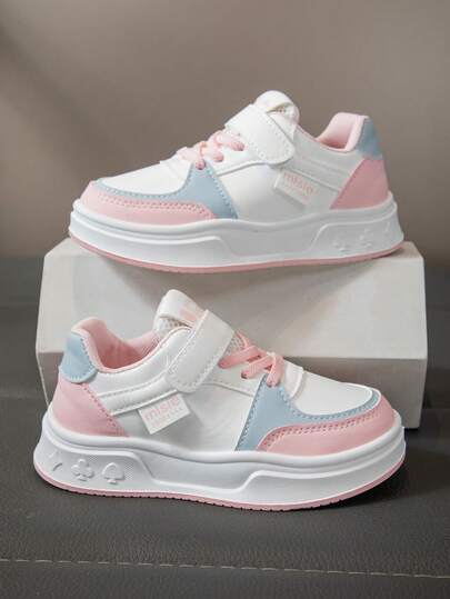 1 Paio di Scarpe da Skate Casual e alla Moda per il Ritorno a Scuola, Realizzate in Pelle PU con Tomaia Multicolore a Patchwork, Principalmente Bianche con Accenti Viola e Verde Chiaro, Design Semplice e Fresco, Morbide, Leggere, Confortevoli, Chiusura Pratica a Strappo, Adatte per Sport Quotidiani, Tempo Libero, Gioco e Occasioni Festive dei Bambini, Che Combinano Estetica e Praticità.