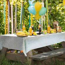 1/3 قطعة من أغطية الطاولة الهولوغرافية الفضية اللامعة بتأثير الليزر والألوان المتغيرة 137*243 سم، أغطية طاولة بلاستيكية بيضاء لديكور حفلات عيد الميلاد والزفاف والكريسماس وحفلات التخرج