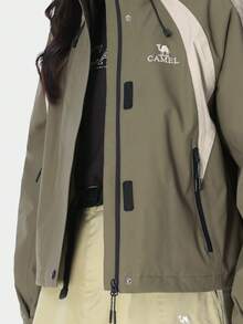 CAMEL CROWN 女士三合一撞色短款滑雪服，冬季旅行外套 - 灰橄欖/抹茶奶綠 - 查看 3