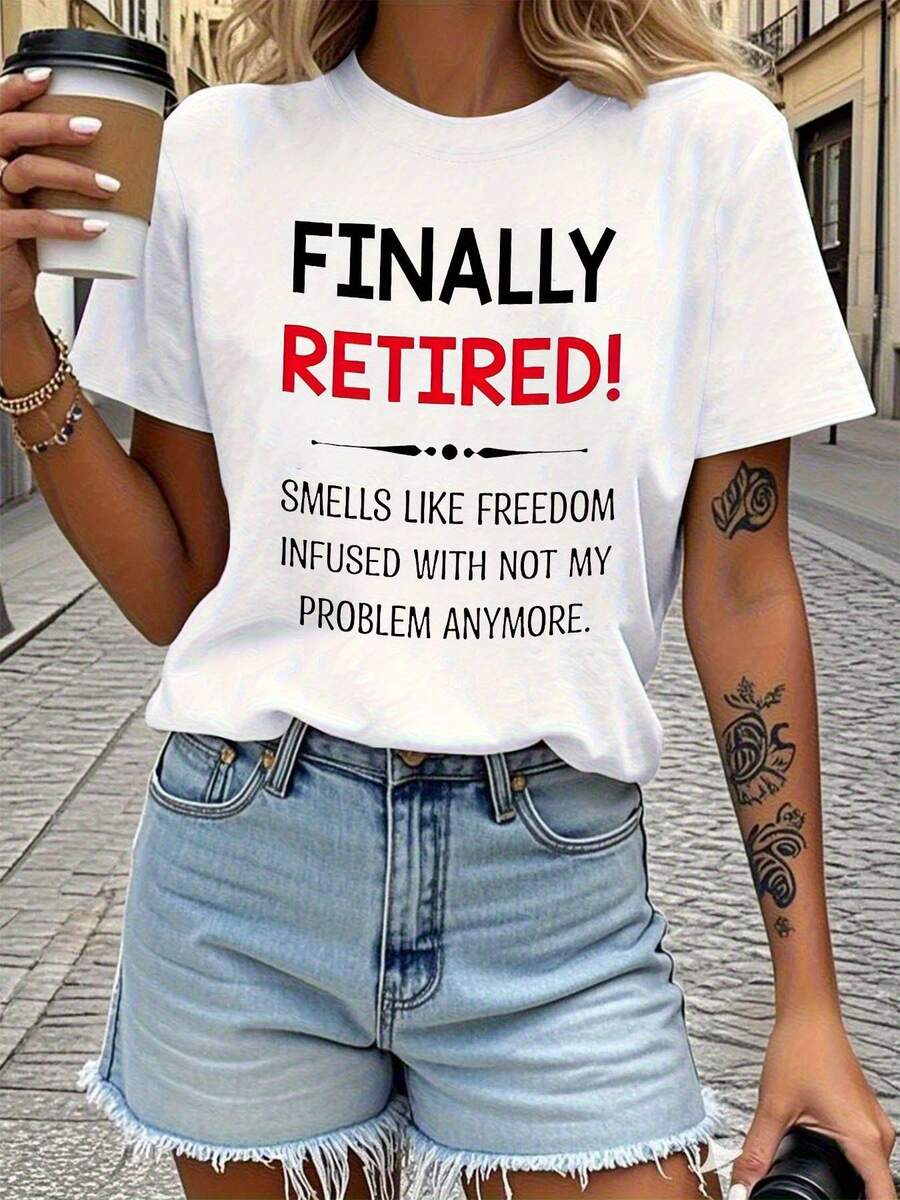 CHICLY19 100% Cotton "Finally Retired! Smells Like Freedom" Humorous Graphic T-Shirt, Women's Casual Short Sleeve Crew Neck Tee, Funny Retirement Quote Print Top, Perfect For Retirement Parties, Family Gatherings, Coffee Runs & Daily Wear, Ideal Gift For Retirees, Coworkers & Friends Celebrating Retirement, Comfortable & Breathable Fabric, White, Plus Size Available - 白色 - 查看 1