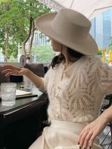 Nuovo cardigan in maglia bianco cavo e sottile in imitazione mohair, giacca in maglia bianca cava con bottoni in perla per le donne, autunno