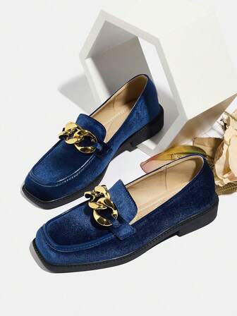 Mocasines retro para mujer, nuevo estilo europeo y americano para otoño/invierno 2025, suela gruesa azul brillante, tacón medio grueso estilo británico francés, slip-on, con decoración metálica