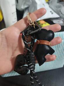 1个时尚心形法国斗牛犬钥匙扣，编织绳吊坠，宠物狗钥匙链，复古动物狗吊坠包饰，三角形弹簧扣，完美的狗狗配饰，可用于汽车钥匙、包包、衣服和背包，是节日、圣诞节、教师节的理想礼物。 - 彩色 - 查看 3