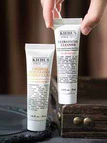 Kiehl's [Mini] Ultra Facial Cleanser 30ml / A Gentle Facial Cleanser For All Skin Types / It Helps Remove Dirt And Debris Without Stripping Skin Of Essential Moisture. In Addition To Dissolving Excess Oil And Dirt, This PH-Balanced Cleanser Helps Maintain Skin's Natural Balance And Protection Barrier.
