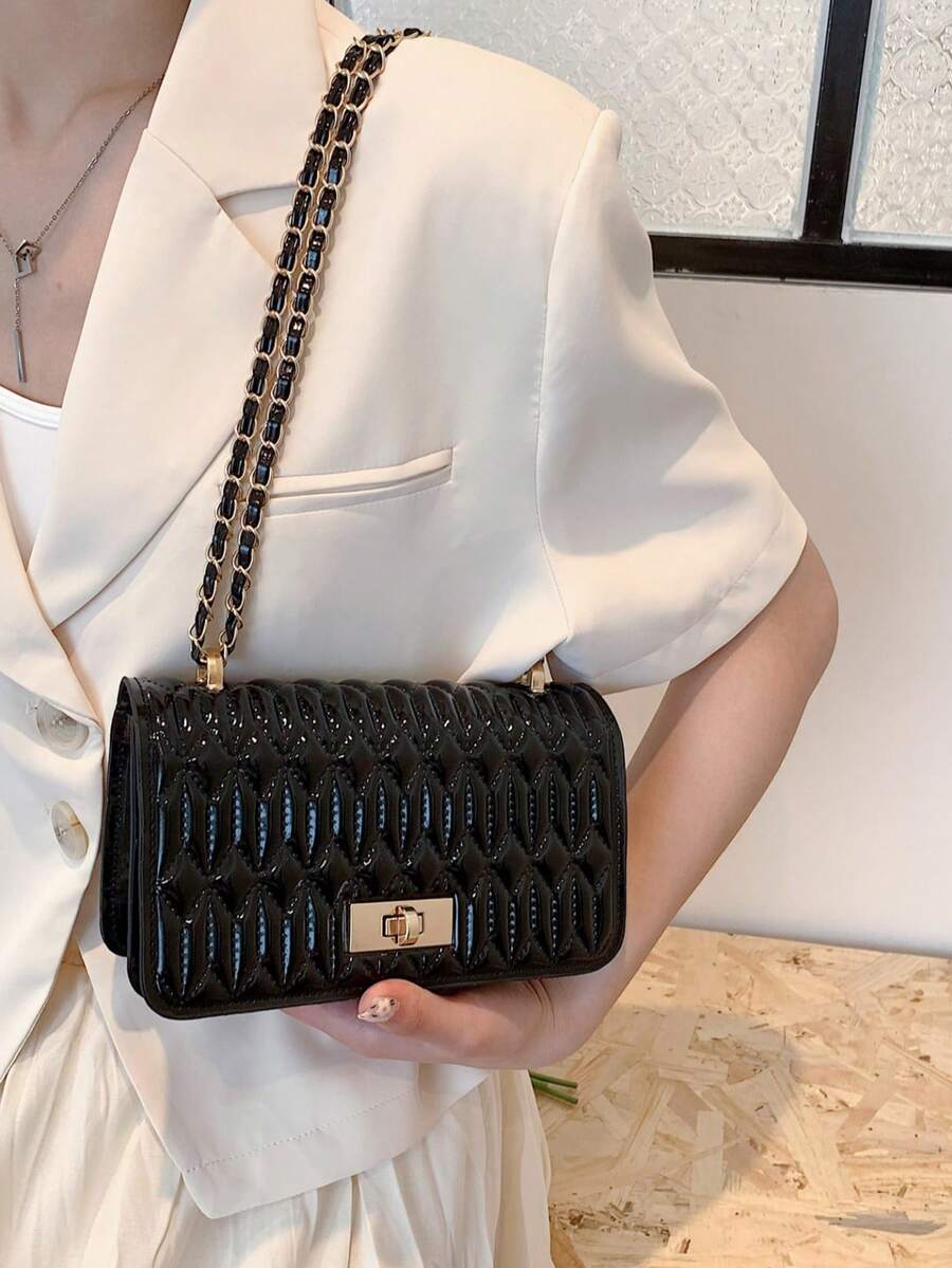 菱格纹链条单肩包，小号方形斜挎包，亮面PU材质，链条肩带，金属锁扣装饰 - 黑色 - 查看 1