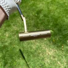 1 pièce Putter de golf pour droitier - Édition Asie/Europe | Tête forgée anodisée 364g±4g/Poignée en PU | Design à finition métallique élégante pour un contrôle facile, convient à tous les joueurs