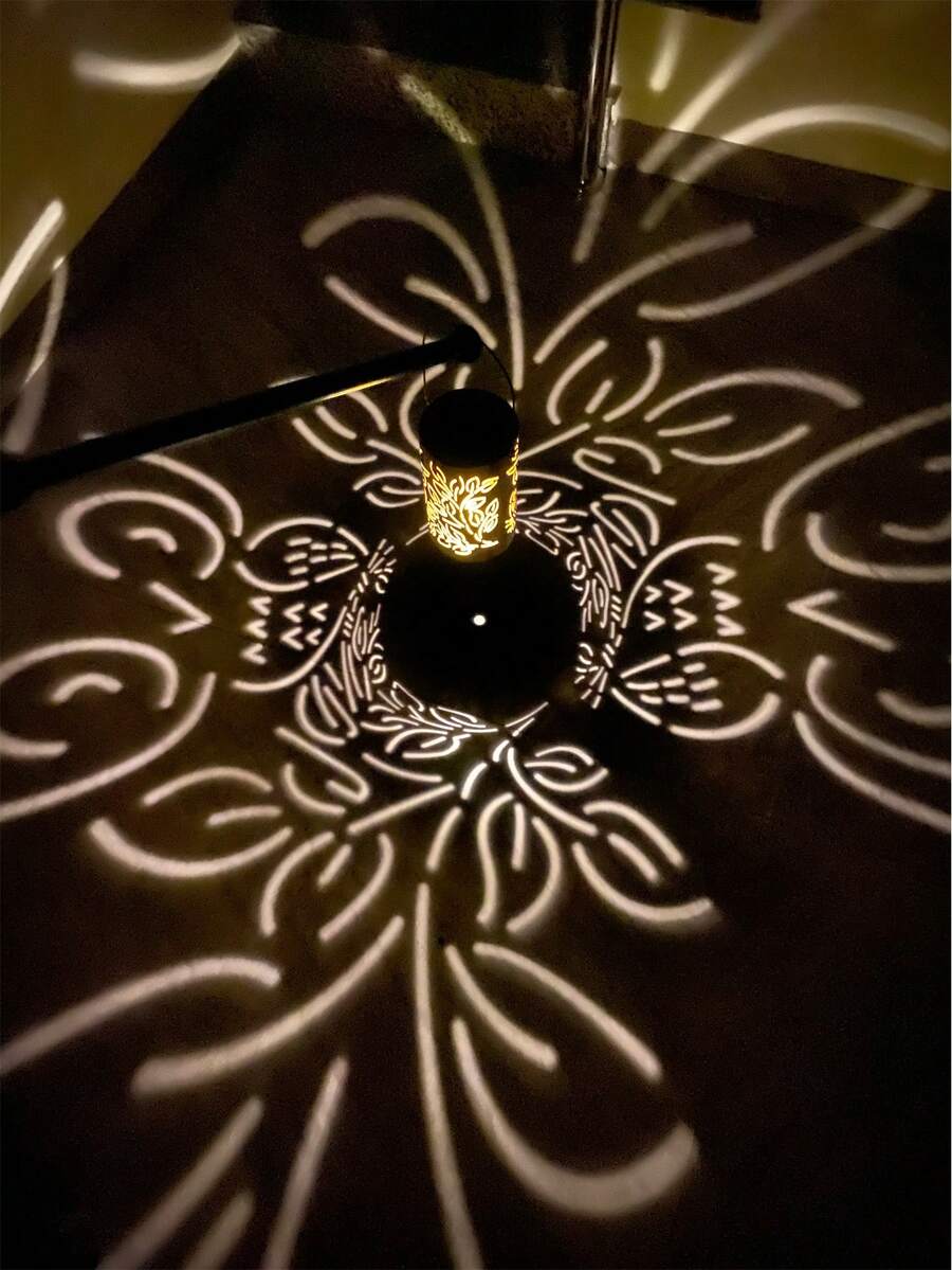 1 Piece Of Retro-Style Metal Lamp With Hollowed-Out Leaf Patterns And Solar-Powered Function, Named "Solar Leaf Pattern Ambiance Lamp" With A Decorative Theme. It Is Suitable For Courtyards, Terraces, Gardens, And Foyers.