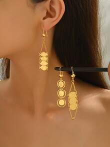 1pc Fashionable Vintage Gold Hollow Carved Women Dangle Earrings, Matching Retro Elegant Outfits