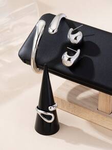 Set de joyería de 2 piezas con anillo y pendientes de forma de gota de agua con acabado liso y metálico minimalista y elegante para mujer