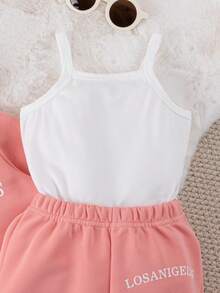 3 件套女婴春秋时尚休闲可爱粉色字母印花连帽运动衫、白色吊带背心和粉色休闲裤套装，适合日常、户外、上学、度假