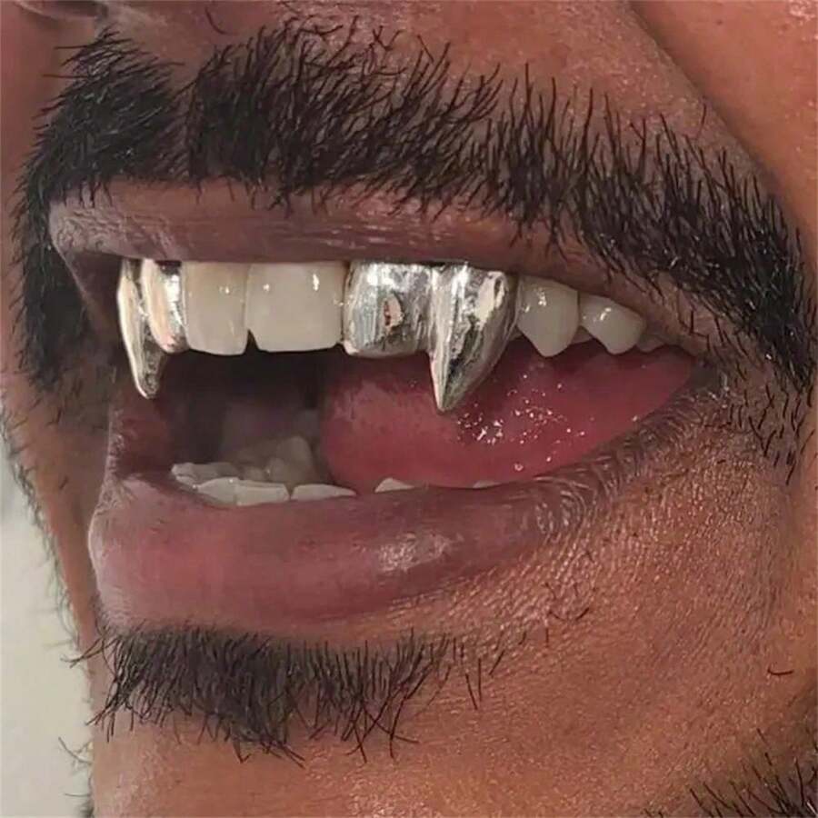 2Pcs Hip-Hop Dentures Double Teeth Halloween Silvery Teeth Vampire Fangs Tiger Teeth Fake Teeth Hip-Hop Accessories,Realistic Vampire Zombie Fangs,Spooky Costume Accessory, Halloween Party Decorations,Comfortable Wear,Easy To Use,DIY Crafts,Themed Event Attire,Party Role Play Decoration,Halloween Costume,Halloween Costume Accessories,For Halloween - 銀色 - 查看 1