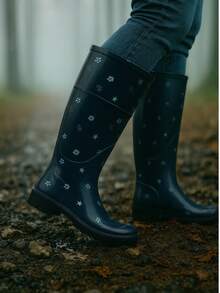 Bota De Lluvia Impermeable Para Dama Top Moda 4053 Alana , duraderas y resistentes al desgaste, antideslizantes, aptas para días lluviosos y soleados, diseño de suela antideslizante para mayor tracción, fácil de limpiar, diseño de punta redonda para comodidad del pie, material suave y flexible para un uso cómodo Otoño-Invierno - Alana/Petróleo - Ver 3