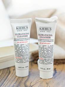 Kiehl's [Mini] Ultra Facial Cleanser 30ml / A Gentle Facial Cleanser For All Skin Types / It Helps Remove Dirt And Debris Without Stripping Skin Of Essential Moisture. In Addition To Dissolving Excess Oil And Dirt, This PH-Balanced Cleanser Helps Maintain Skin's Natural Balance And Protection Barrier.