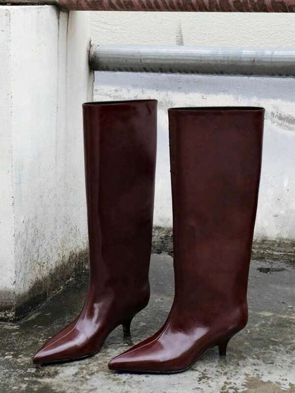 Stivali alti sopra il ginocchio a punta larga, stile blogger francese autunno/inverno. Stivali equestri con tacco a forma di gatto nordico per donne