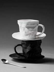 1 Set Ceașcă de cafea și farfurioară de înaltă calitate cu design plisat, Cană ceramică creativă, Ceașcă de cafea și farfurioară de nișă rafinată, Model european de piatră, Cană ceramică de uz casnic, Ceașcă ceramică luxoasă alb-negru, De înaltă calitate, Potrivită pentru birou, restaurant, cafenea, sufragerie, acasă, Poate fi oferită și ca dar de sărbători prietenilor sau familiei, Cadou de Crăciun
