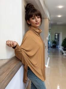 Capa con Tela RIB de Manga Larga con Cuello Alto y Caida Asimetrica - marron claro - Ver 3