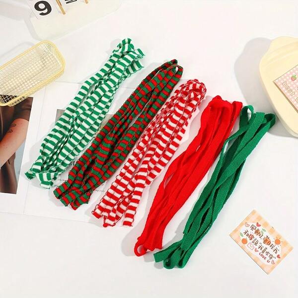 قطعة واحدة من الوشاح المحبوك باللون الأحمر والأبيض والأخضر - حرفة يدوية مصغرة مناسبة لتزيين الدمى والزجاجات والأشجار، وشاح مخطط صغير للأعياد، اكسسوارات ديكور المنزل للأعياد، عناصر مصغرة للكريسماس، ديكورات منزل الدمى، نسيج محبوك، أفضل هدية عيد الميلاد