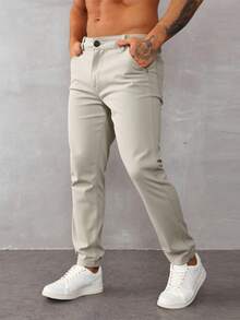 Pantalón de Gabardina para Caballero – Estilo y Versatilidad en una Prenda  Eleva tu look diario con este pantalón de gabardina diseñado para el hombre moderno que busca comodidad sin perder elegancia. Su corte recto y acabado limpio lo convierten en una pieza esencial que combina fácilmente con cualquier estilo, desde un outfit casual hasta uno más formal. - Caqui claro - Ver 2
